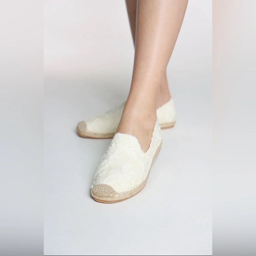 Elegant White Floral Espadrilles